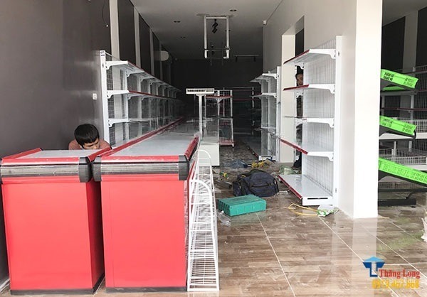 kệ trước bàn thu ngân 